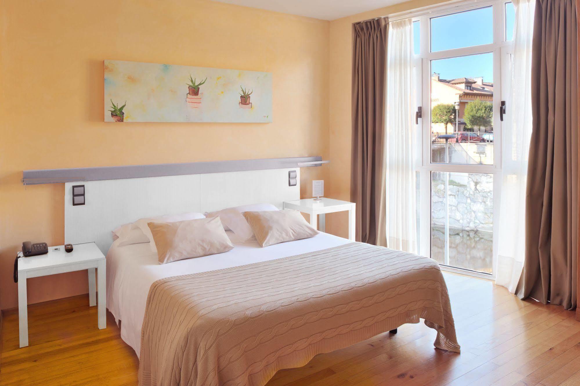 Hotel Nochendi Onís Zewnętrze zdjęcie